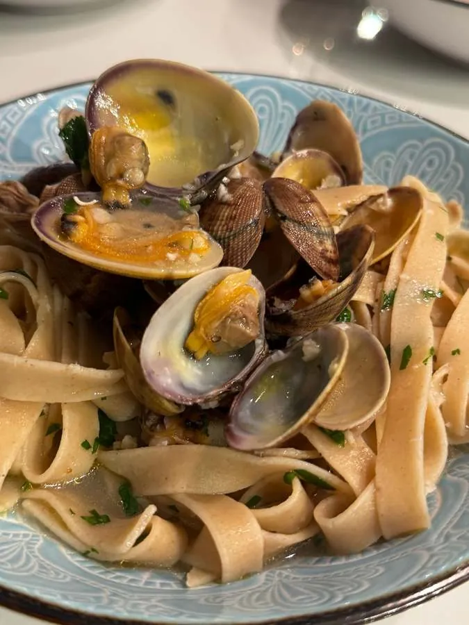 Frische Tagliatelle mit Venusmuscheln